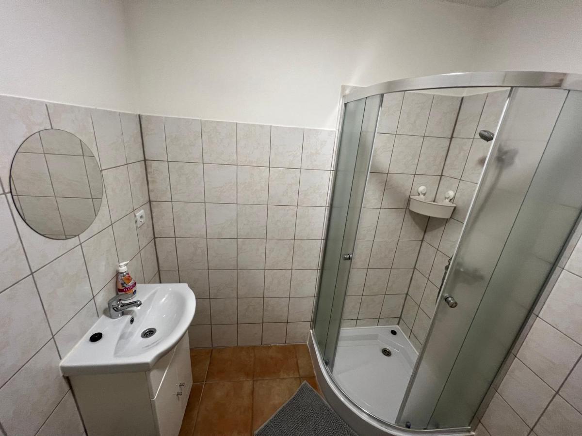 Jo Minosegu Lakasok Kivalo Kozlekedes Mellett Apartment Budapest Exterior photo